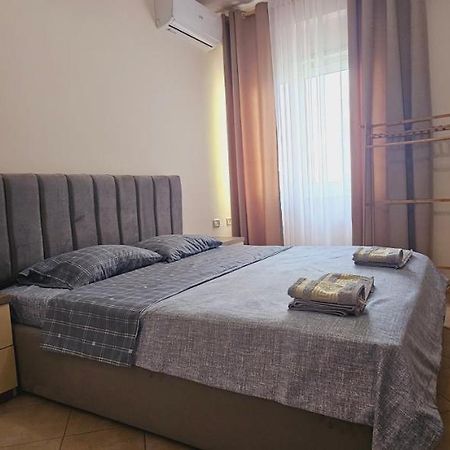 New Bazaar Side Bliss 2 Bed Room Apt With Free Garage Тирана Екстер'єр фото