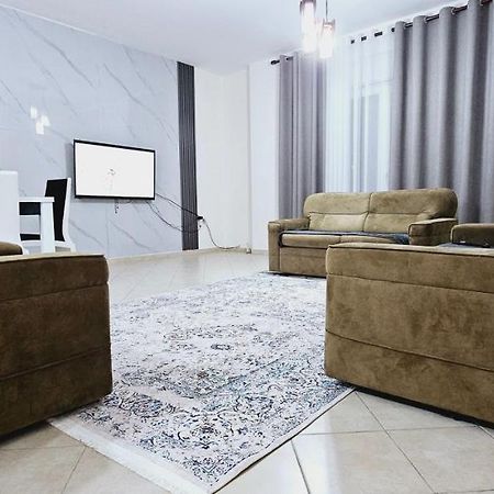 New Bazaar Side Bliss 2 Bed Room Apt With Free Garage Тирана Екстер'єр фото