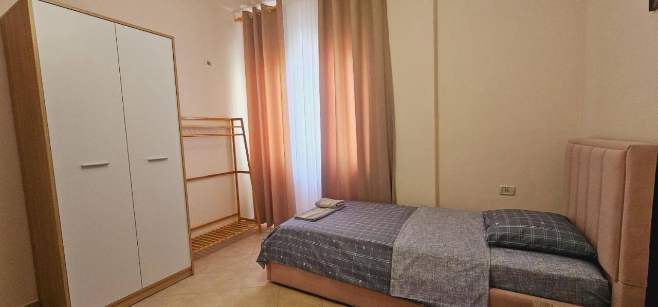 New Bazaar Side Bliss 2 Bed Room Apt With Free Garage Тирана Екстер'єр фото