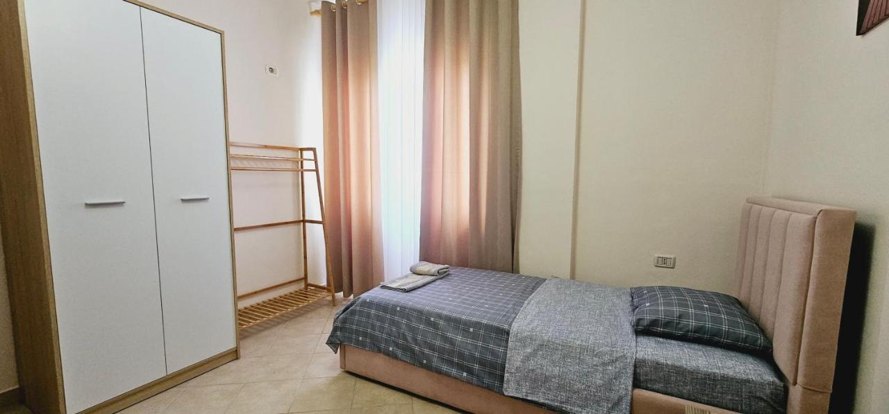 New Bazaar Side Bliss 2 Bed Room Apt With Free Garage Тирана Екстер'єр фото