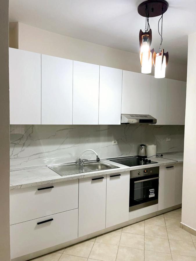 New Bazaar Side Bliss 2 Bed Room Apt With Free Garage Тирана Екстер'єр фото