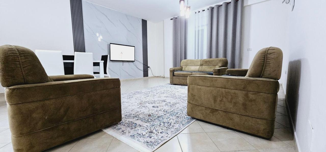 New Bazaar Side Bliss 2 Bed Room Apt With Free Garage Тирана Екстер'єр фото