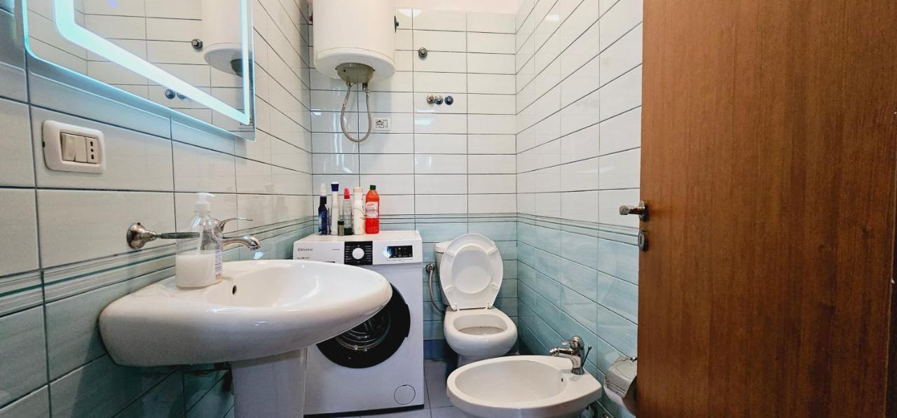 New Bazaar Side Bliss 2 Bed Room Apt With Free Garage Тирана Екстер'єр фото