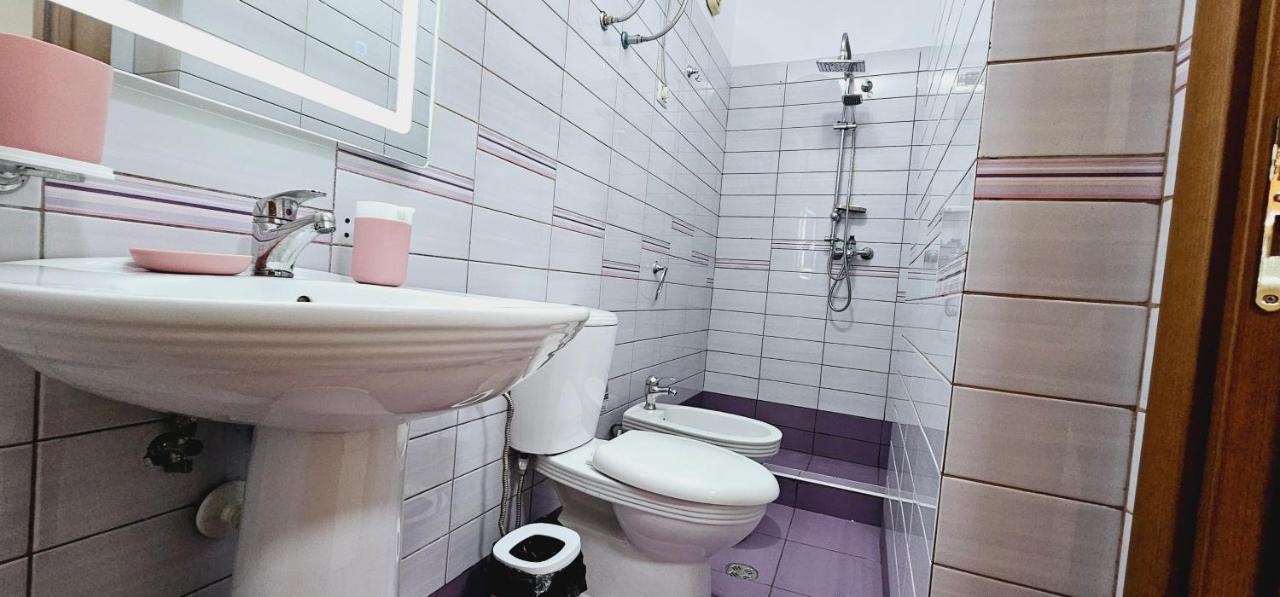 New Bazaar Side Bliss 2 Bed Room Apt With Free Garage Тирана Екстер'єр фото